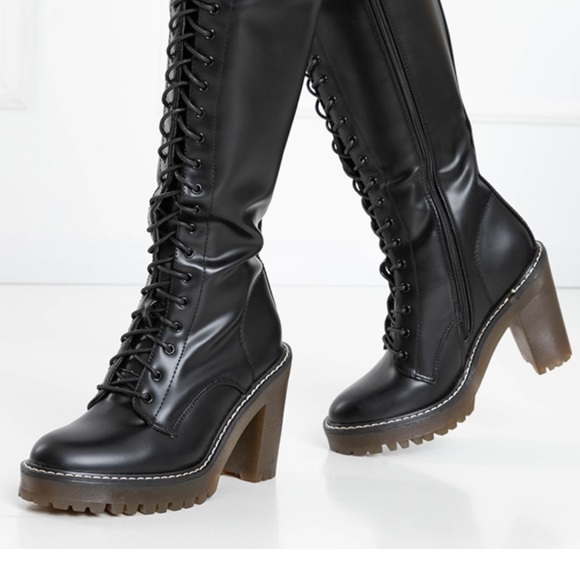 ONE DAY SALE Fall Fabulous Vintage Boho Lace up boots - Picture 4 of 8